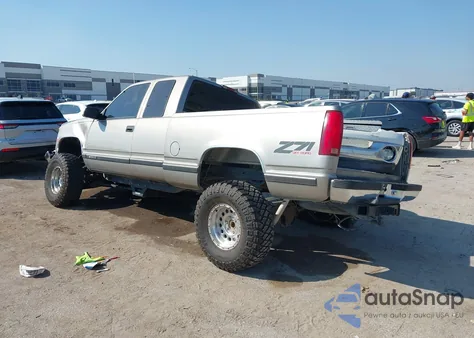 1998 Chevrolet K1500 Fleetside z USA, uszkodzony, nr VIN 1GCEK19R0WE127348